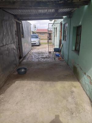 House For Sale in Grahamstown, Grahamstown